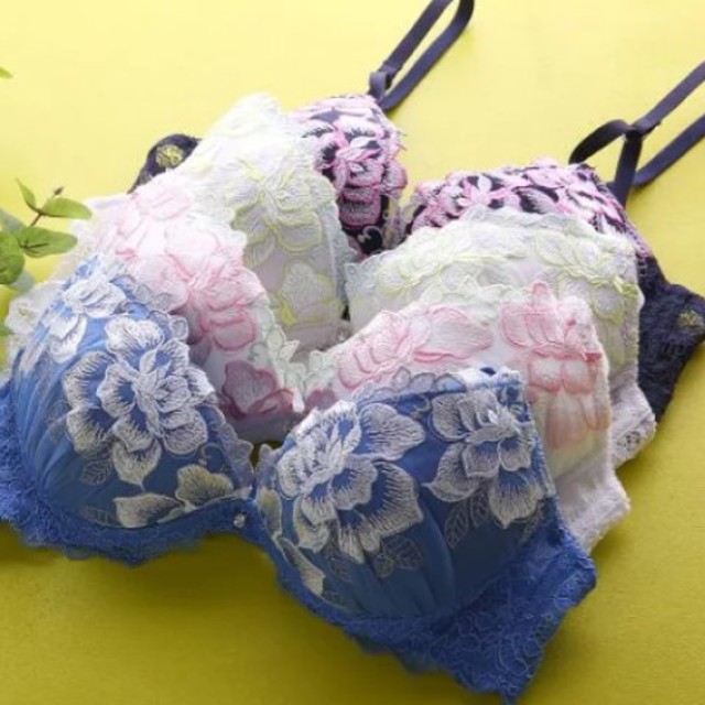 新品！EFあり優雅な大輪花ブラジャーショーツセット レディースの下着/アンダーウェア(ブラ&ショーツセット)の商品写真
