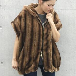 ドゥーズィエムクラス(DEUXIEME CLASSE)の♪ドゥーズィエムクラス　a point FAIKE FUR ＶｅｓT(毛皮/ファーコート)