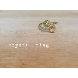 『グリーン&イエロー』の小さなcrystalリング(リング(指輪))