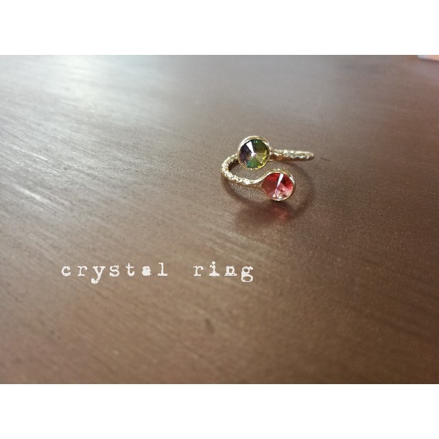 『オーロラ&レッド』の小さなcrystalリング ハンドメイドのアクセサリー(リング)の商品写真