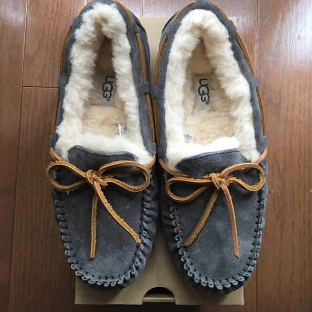 UGG(アグ)の【新品未使用】UGGダコタ レディースの靴/シューズ(スリッポン/モカシン)の商品写真