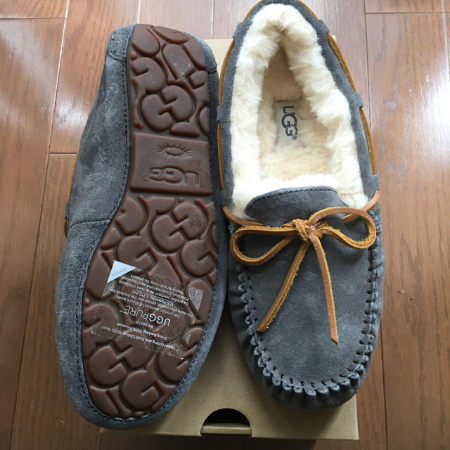 UGG(アグ)の【新品未使用】UGGダコタ レディースの靴/シューズ(スリッポン/モカシン)の商品写真