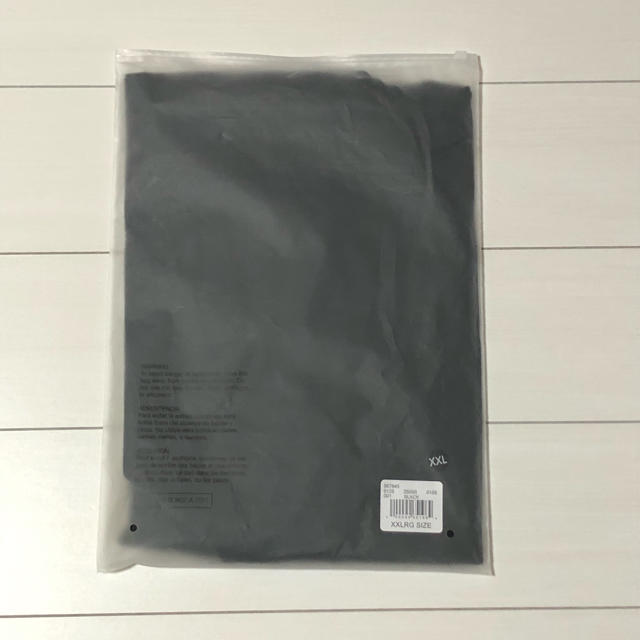 FEAR OF GOD(フィアオブゴッド)のFOG Essentialsエッセンシャルズ Tシャツブラック×シルバー　XXL メンズのトップス(Tシャツ/カットソー(半袖/袖なし))の商品写真