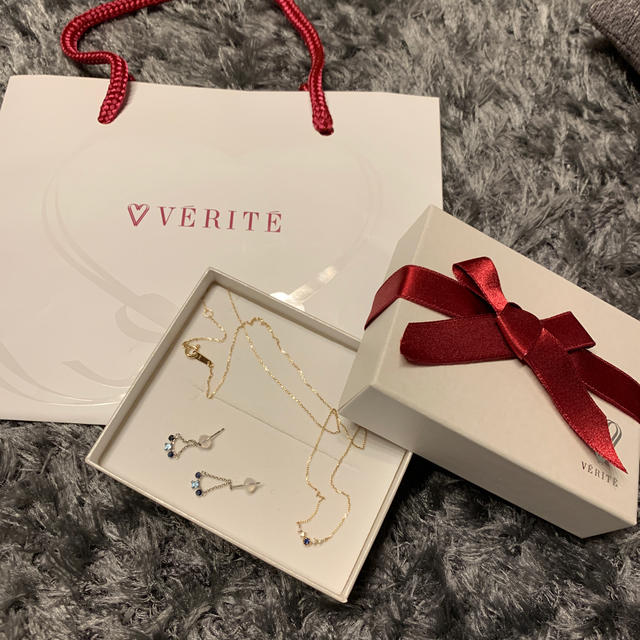 VERITE ネックレス　ピアス　セット