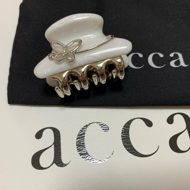 acca(アッカ)のacca クリップ　蝶々　ホワイト　マーブル レディースのヘアアクセサリー(バレッタ/ヘアクリップ)の商品写真