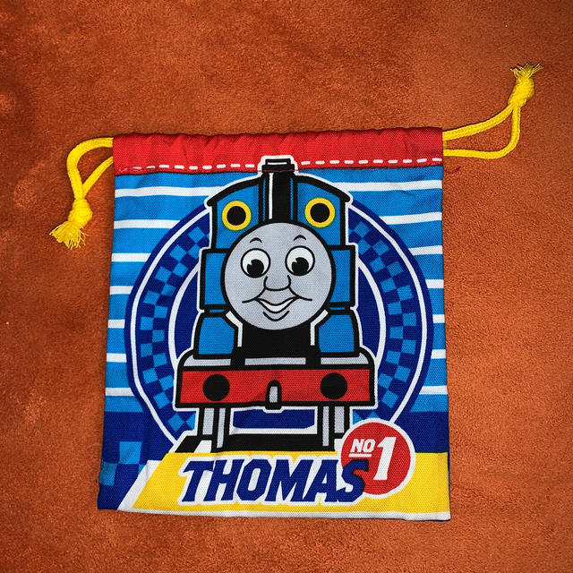 新品　機関車トーマス　巾着　送料無料❣️ エンタメ/ホビーのアニメグッズ(その他)の商品写真