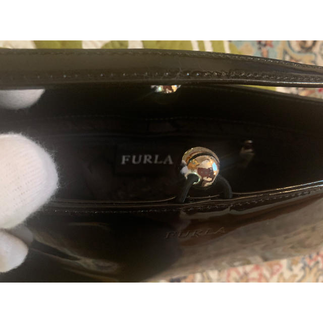 FURLA  エナメルハンドバッグ