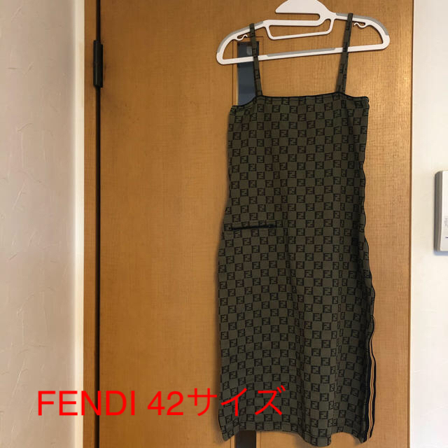 FENDI(フェンディ)の☆まや様☆専用ページ　FENDI フェンディ　タイトキャミワンピース　42 レディースのワンピース(ひざ丈ワンピース)の商品写真