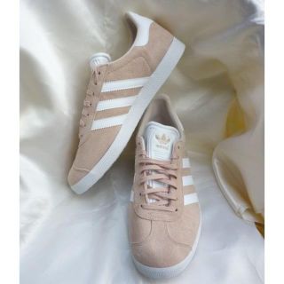 アディダス(adidas)の新品27cm★アディダスオリジナルスGAZELLE W ベージュスニーカー(スニーカー)