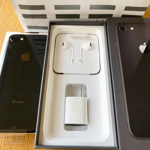 iPhone(アイフォーン)のiphone8 本体　新品　SIMフリー スマホ/家電/カメラのスマートフォン/携帯電話(スマートフォン本体)の商品写真