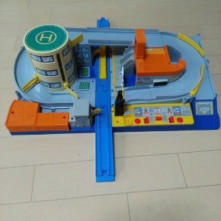 タカラトミー(Takara Tomy)のプラレール『トミカとあそぼう踏切セット』(電車のおもちゃ/車)