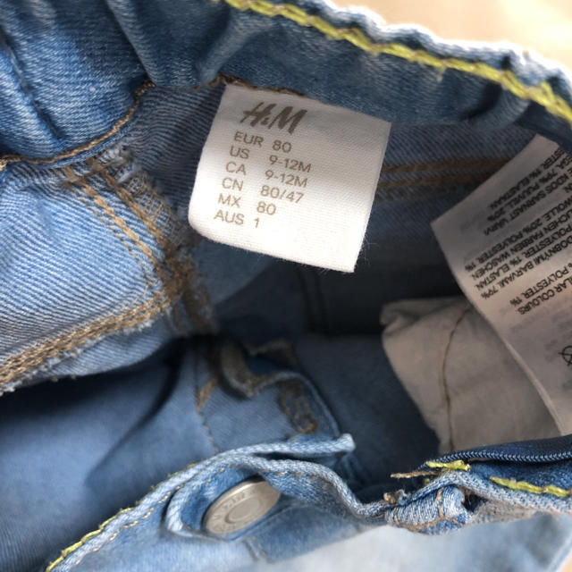 H&M(エイチアンドエム)のデニム キッズ/ベビー/マタニティのベビー服(~85cm)(パンツ)の商品写真
