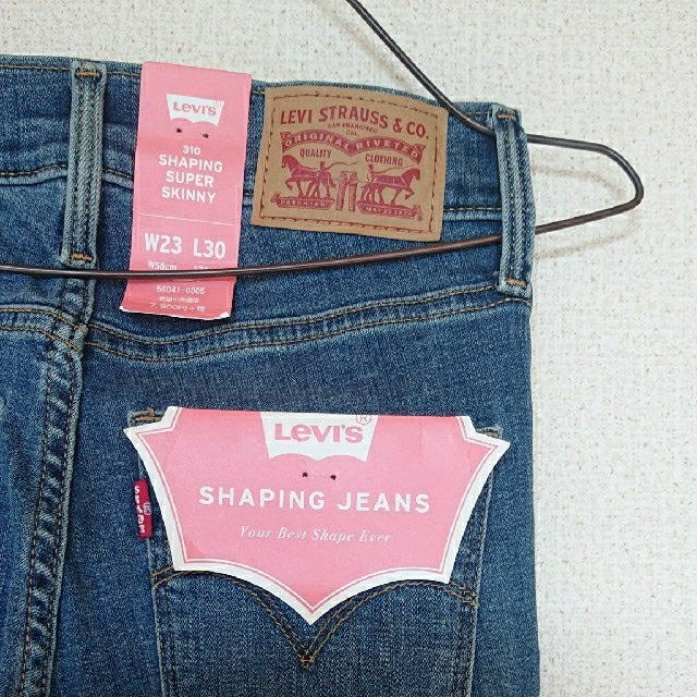 Levi's(リーバイス)のLevi's リーバイス 310 シェイピングスーパースキニー レディースのパンツ(デニム/ジーンズ)の商品写真