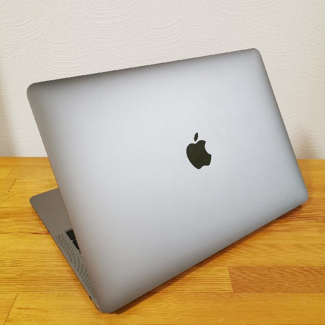 Apple(アップル)のmacbook air MVFJ/A 最新モデル スマホ/家電/カメラのPC/タブレット(ノートPC)の商品写真