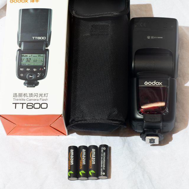 GODOX TT600 未使用品 電池4本おまけ スマホ/家電/カメラのカメラ(ストロボ/照明)の商品写真