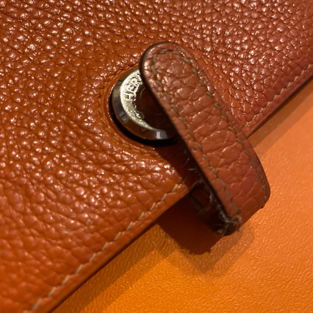 Hermes(エルメス)のエルメス　ドゴン　コンパクト　オレンジ　訳あり品 レディースのファッション小物(財布)の商品写真