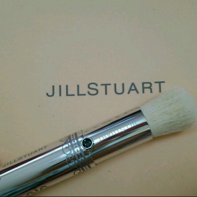 JILLSTUART(ジルスチュアート)のお値下げ ジル チークブラシ コスメ/美容のベースメイク/化粧品(チーク)の商品写真