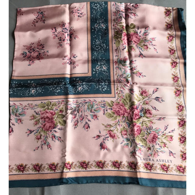 LAURA ASHLEY(ローラアシュレイ)のローラアシュレイ　スカーフ レディースのファッション小物(バンダナ/スカーフ)の商品写真