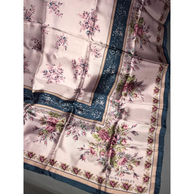 LAURA ASHLEY(ローラアシュレイ)のローラアシュレイ　スカーフ レディースのファッション小物(バンダナ/スカーフ)の商品写真
