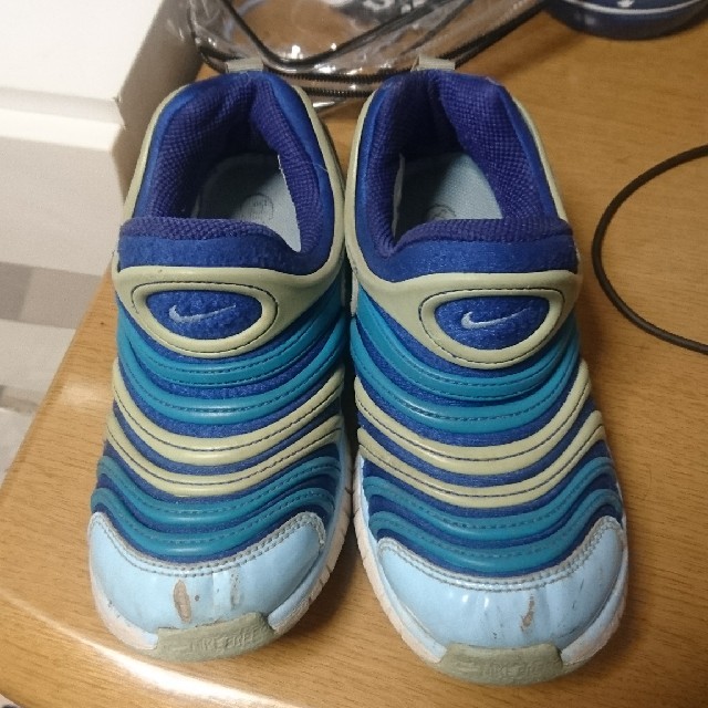 NIKE(ナイキ)のNIKE スニーカー １８㎝ キッズ/ベビー/マタニティのキッズ靴/シューズ(15cm~)(スニーカー)の商品写真