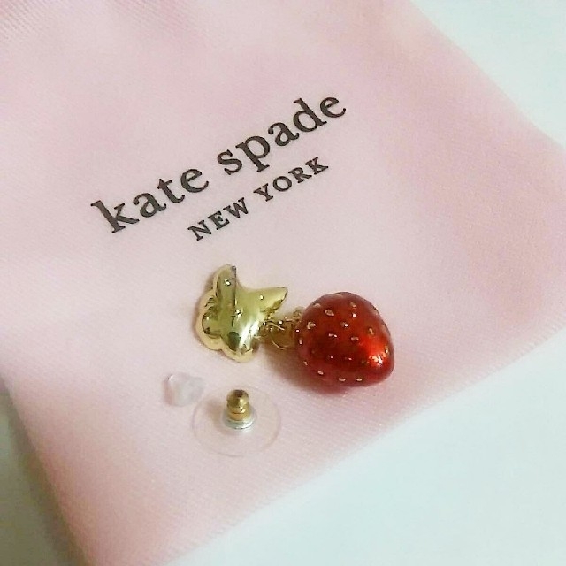 kate spade new york(ケイトスペードニューヨーク)の【新品】kate spade  ケイトスペード ピアス いちご レディースのアクセサリー(ピアス)の商品写真