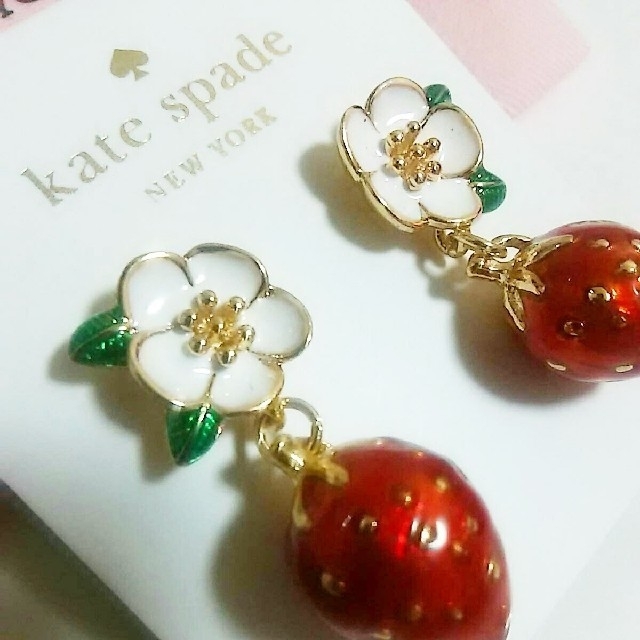 kate spade new york(ケイトスペードニューヨーク)の【新品】kate spade  ケイトスペード ピアス いちご レディースのアクセサリー(ピアス)の商品写真