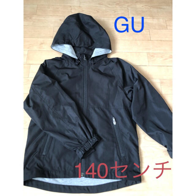GU(ジーユー)のGU サイズ140 ブラックアウター キッズ/ベビー/マタニティのキッズ服男の子用(90cm~)(ジャケット/上着)の商品写真