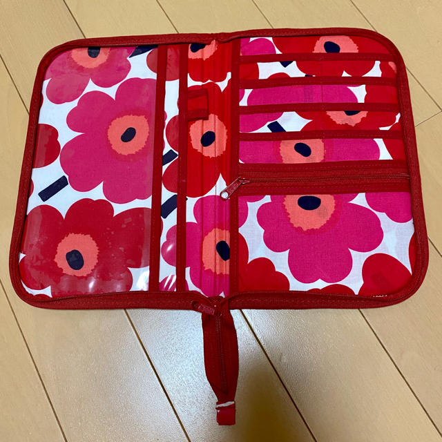 marimekko(マリメッコ)のひつじ@売り切り希望様専用　マリメッコ　母子手帳ケース　unikko キッズ/ベビー/マタニティのマタニティ(母子手帳ケース)の商品写真