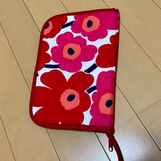 マリメッコ(marimekko)のひつじ@売り切り希望様専用　マリメッコ　母子手帳ケース　unikko(母子手帳ケース)