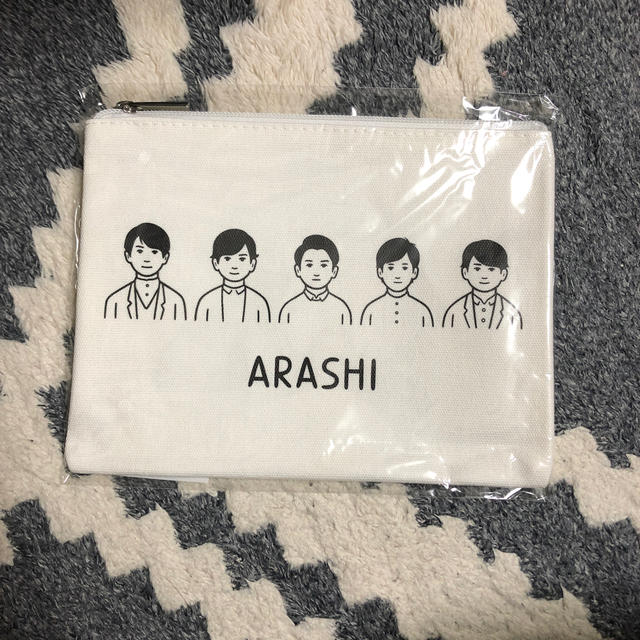 嵐(アラシ)の嵐 イラストポーチ  レディースのファッション小物(ポーチ)の商品写真