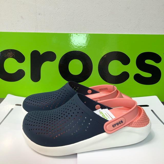 crocs(クロックス)の再値下げ新品クロックス/ライトライドクロッグ25.0 レディースの靴/シューズ(サンダル)の商品写真