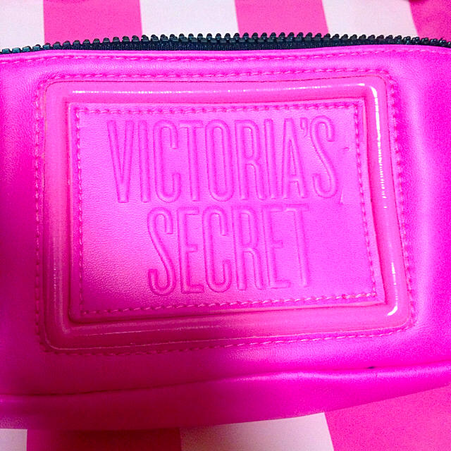 Victoria's Secret(ヴィクトリアズシークレット)のVSのネオンカラーのポーチ♥️ レディースのファッション小物(ポーチ)の商品写真