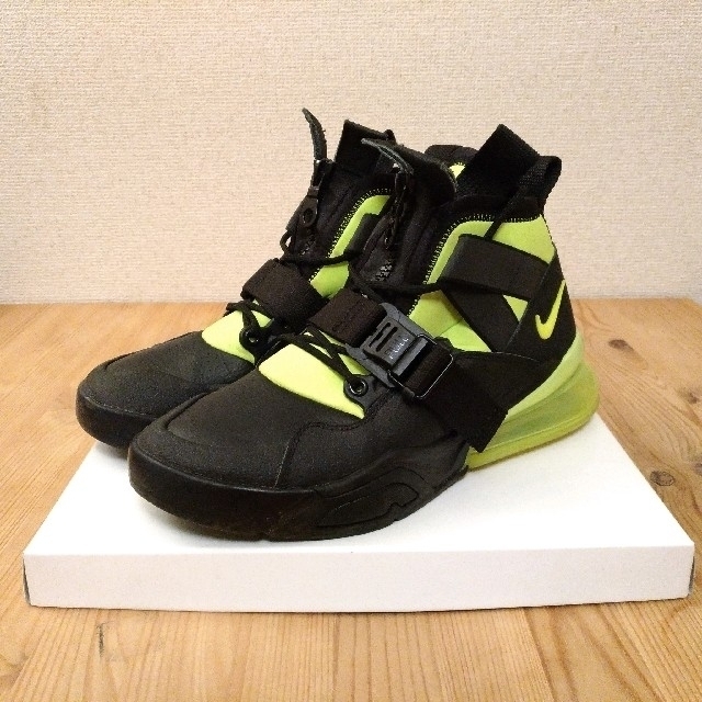 NIKE(ナイキ)のNIKE AIR FORCE 270 UTILITY (AQ0572-001) メンズの靴/シューズ(スニーカー)の商品写真