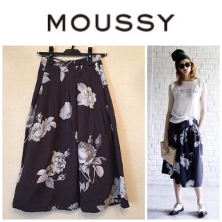 マウジー(moussy)のMOUSSY☆ミモレ花柄スカート(ひざ丈スカート)