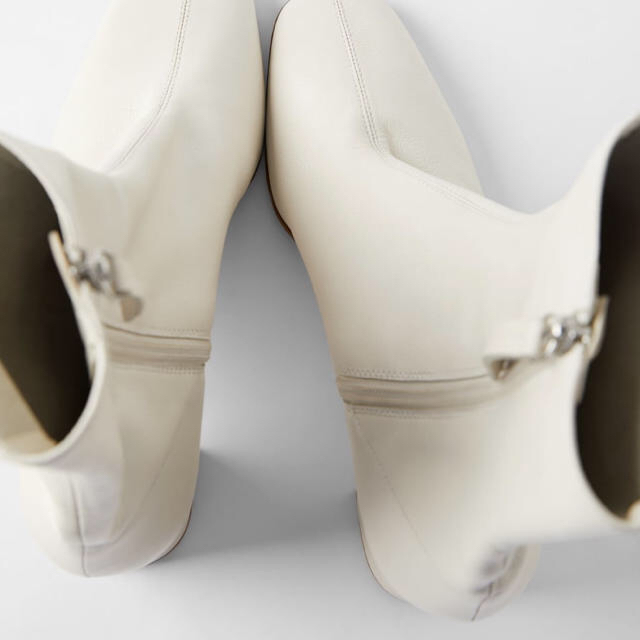 ZARA(ザラ)のザラ　ソフトレザーアンクルブーツ レディースの靴/シューズ(ブーツ)の商品写真
