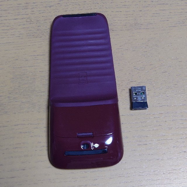 Microsoft(マイクロソフト)のMicrosoft アークタッチマウス  Red Quit スマホ/家電/カメラのPC/タブレット(PC周辺機器)の商品写真