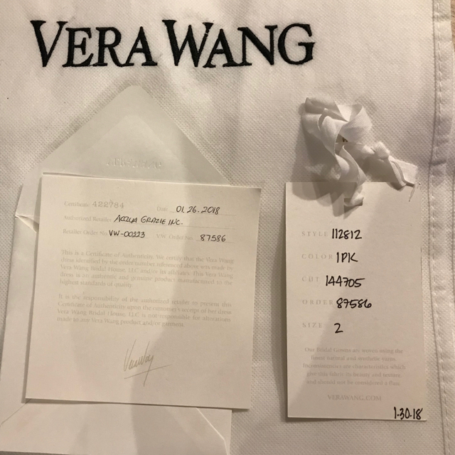 Vera Wang(ヴェラウォン)のVera Wang ヴェラウォン ヘイリー US2 ウェディングドレス レディースのフォーマル/ドレス(ウェディングドレス)の商品写真