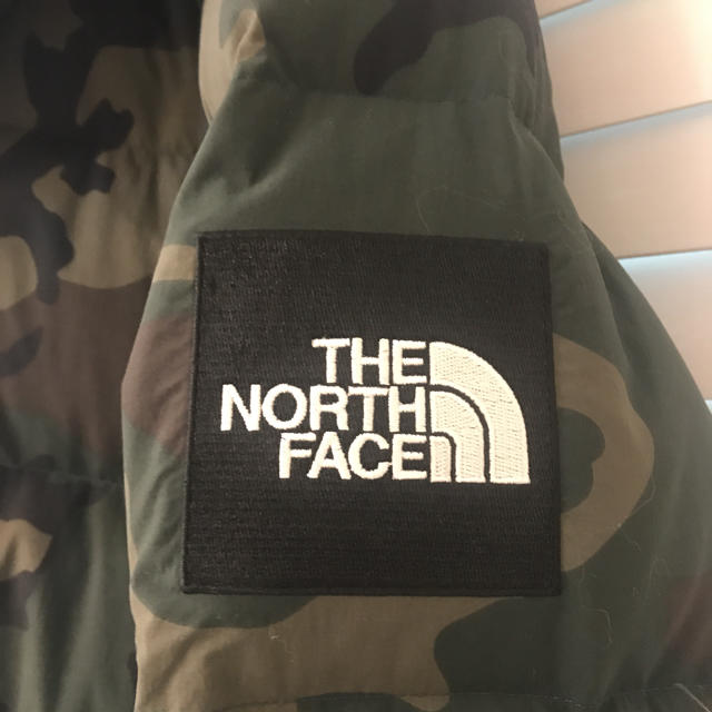 THE NORTH FACE(ザノースフェイス)のノースフェイス　キャンプシエラショート　ダウンジャケット　ウッドランドカモ メンズのジャケット/アウター(ダウンジャケット)の商品写真