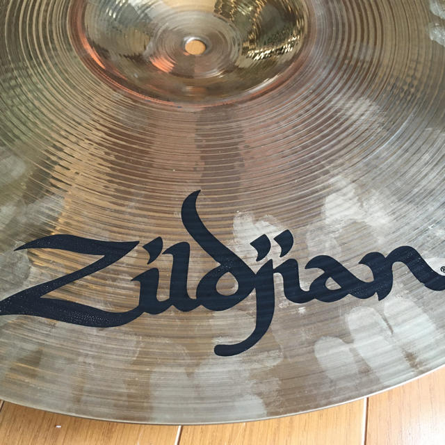 ジルジャン　ロッククラッシュ　ブリリアント仕様　18インチ 楽器のドラム(シンバル)の商品写真