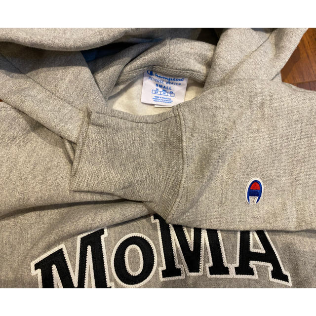 MOMA(モマ)の★新品タグ付★ChampionフーディーMoMA Edition S グレー  メンズのトップス(パーカー)の商品写真