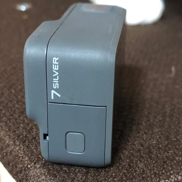 GoPro(ゴープロ)のgopro hero7 silver  スマホ/家電/カメラのカメラ(ビデオカメラ)の商品写真