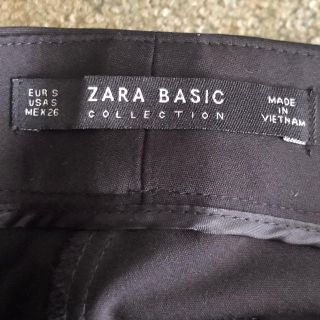 ザラ(ZARA)のZARA   ザラ　サイドゴールドライン　パンツ(クロップドパンツ)