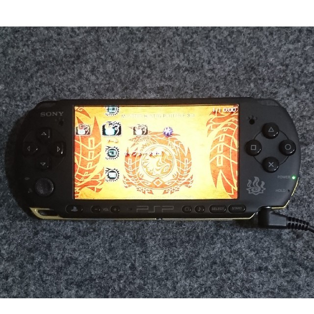 PlayStation Portable(プレイステーションポータブル)のPSP 3000 限定 モンスターハンター モンハン モデル エンタメ/ホビーのゲームソフト/ゲーム機本体(携帯用ゲーム機本体)の商品写真