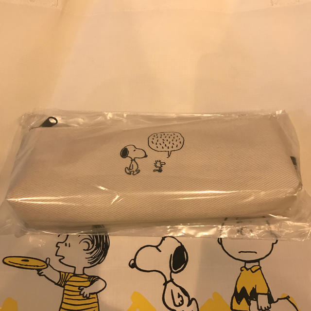 SNOOPY(スヌーピー)のスヌーピーミュージアム　ペンケース インテリア/住まい/日用品の文房具(ペンケース/筆箱)の商品写真