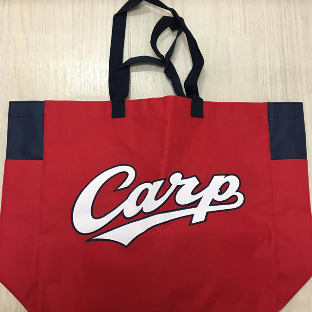 広島東洋カープ(ヒロシマトウヨウカープ)のCARP(カープ) ショルダーバッグ スポーツ/アウトドアの野球(応援グッズ)の商品写真