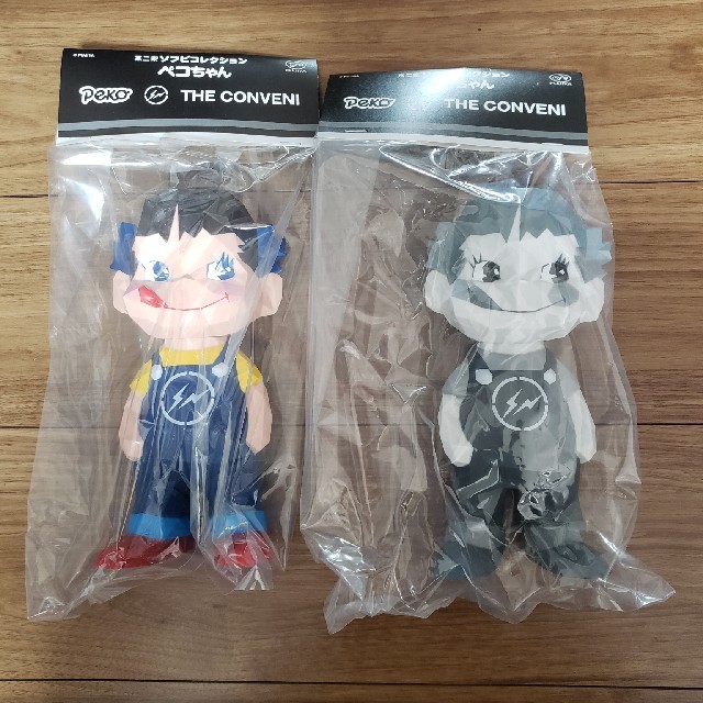 FRAGMENT - ペコちゃん フラグメントコラボ ソフビ 2色セットの通販 by