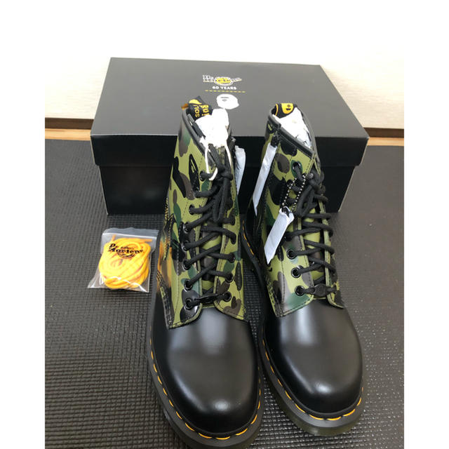 A BATHING APE(アベイシングエイプ)のBAPE® X DR.MARTENS 1ST CAMO 8HOLE BOOTS メンズの靴/シューズ(ブーツ)の商品写真