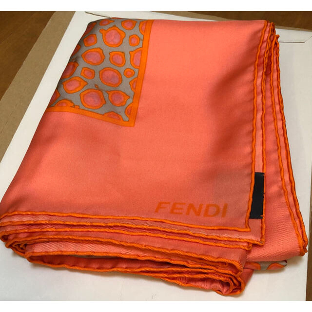 FENDI(フェンディ)のFENDI フェンディ 大判スカーフ 美品 レディースのファッション小物(バンダナ/スカーフ)の商品写真