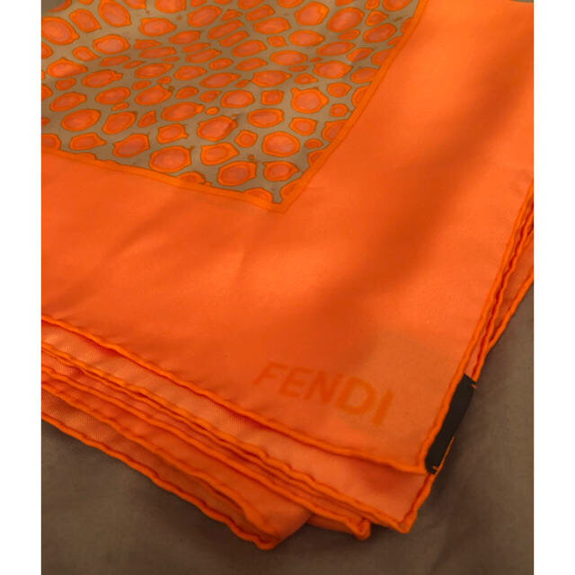 FENDI(フェンディ)のFENDI フェンディ 大判スカーフ 美品 レディースのファッション小物(バンダナ/スカーフ)の商品写真