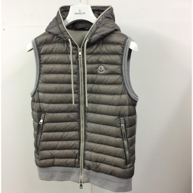 MONCLER(モンクレール)のMONCLER モンクレール ダウンベスト メンズのジャケット/アウター(ダウンベスト)の商品写真